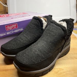 Women's Skechers, Winter Kiss size 7, NEW